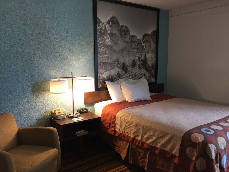Hotel Super 8 By Wyndham Redfield