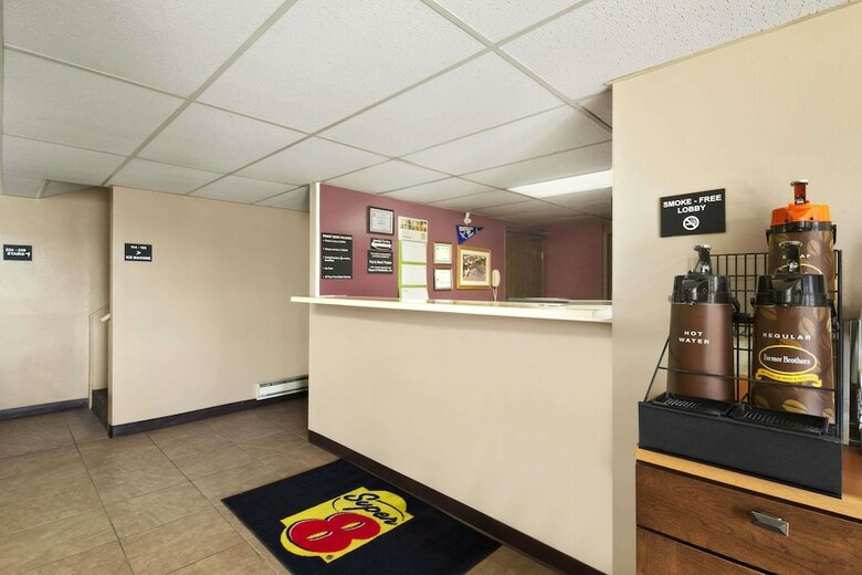Hotel Super 8 By Wyndham Redfield