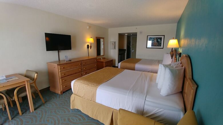 Tropical Winds Oceanfront Hotel