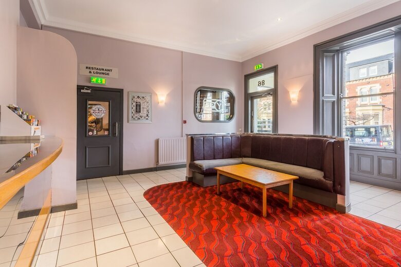 Carlton Hotel