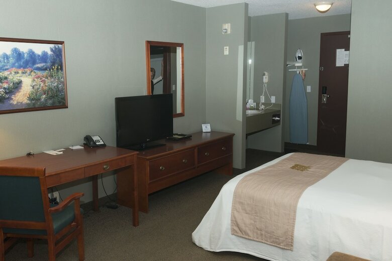 Hotel Lakeview Inns & Suites - Whitecourt
