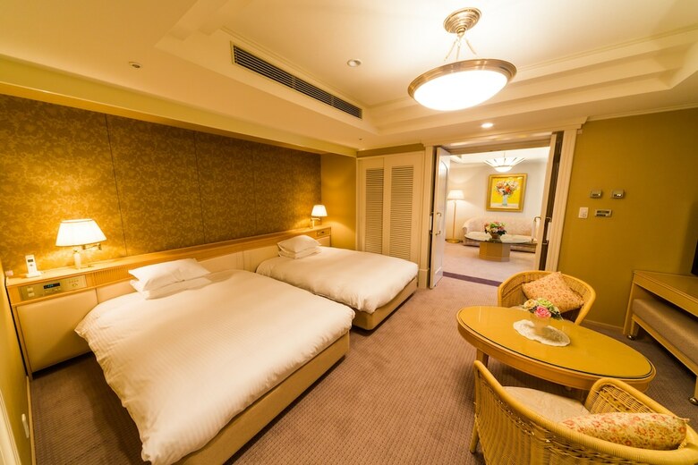 Hotel The Crown Palais New Hankyu Kochi