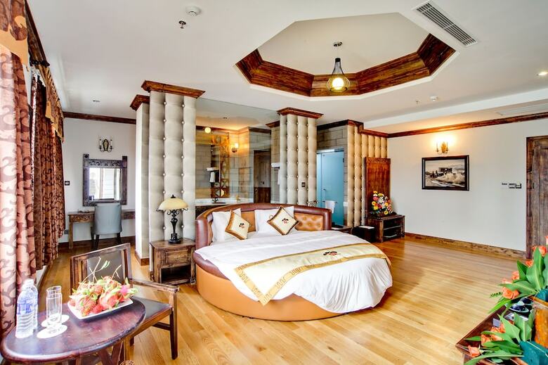 Seventeen Saloon Hotel