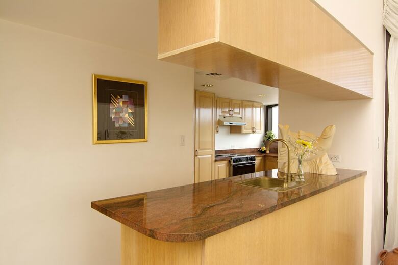 Hotel Alupang Beach Tower