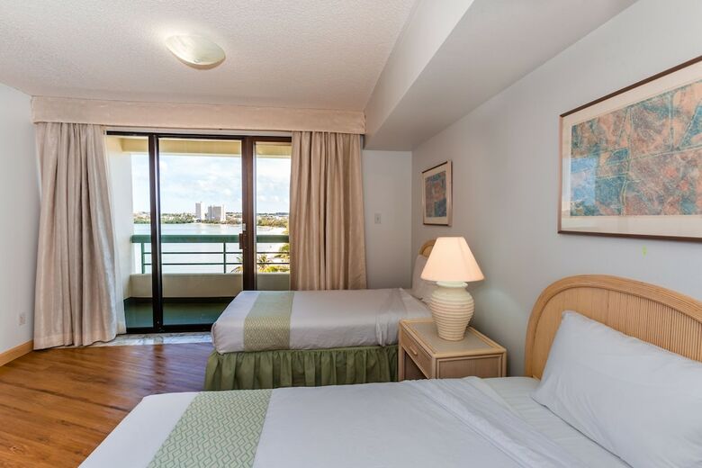 Hotel Alupang Beach Tower