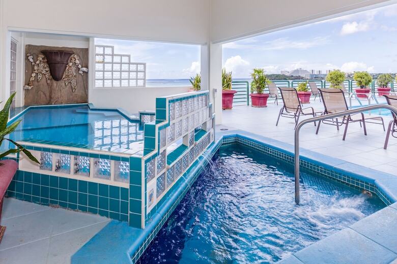 Hotel Alupang Beach Tower
