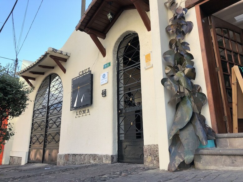 Cruz Loma Hotel.