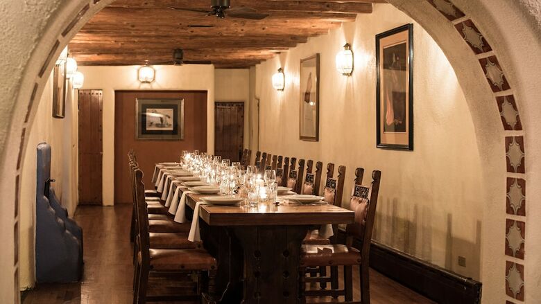 Hotel Sagebrush Inn & Suites