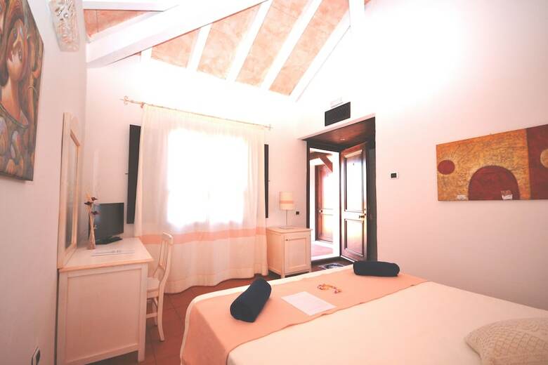 Galanias Hotel & Retreat