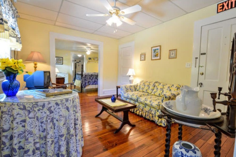 Farnsworth House Bed & Breakfast