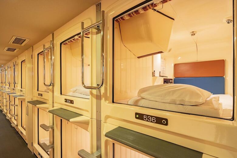 Capsule Hotel B&s Eco-cube Shinsaibashi