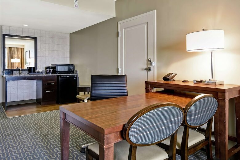 Hotel Embassy Suites Springfield