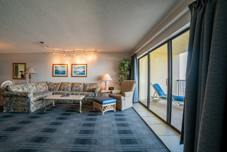 Las Olas Beach Club