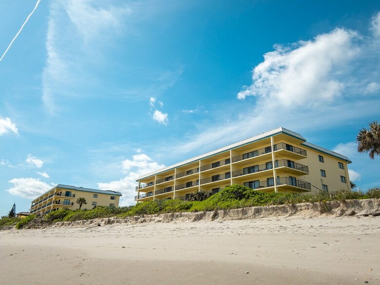 Las Olas Beach Club