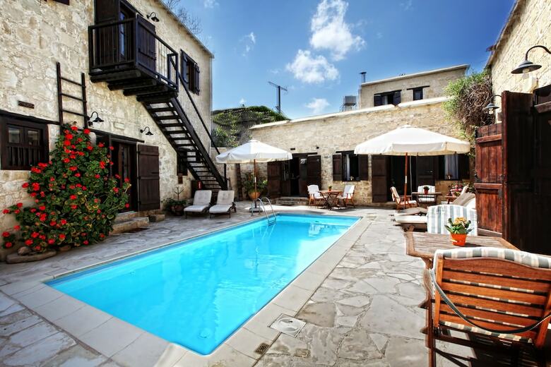 Apartamentos Leonidas Village Houses