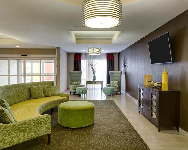 Hotel Comfort Suites