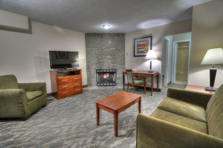 Hotel Crossroads Inn & Suites