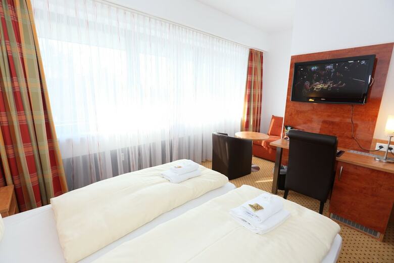 Caf� & Hotel Am Holzhafen