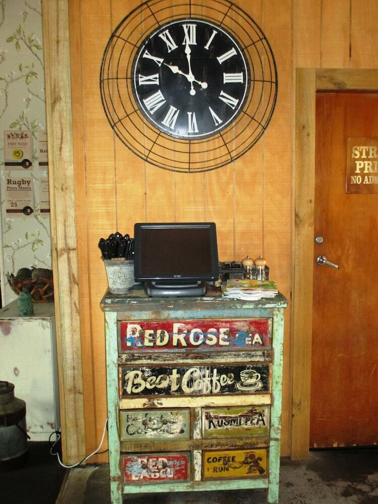 Owls Nest Motel