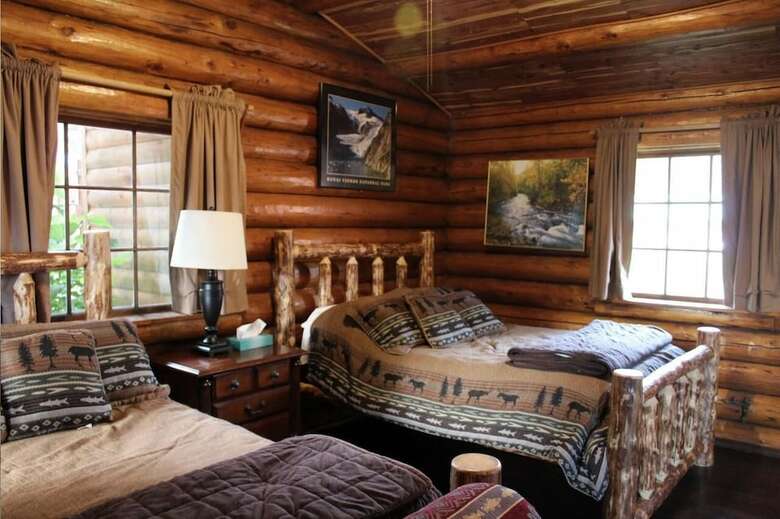 Cabana Gwin's Lodge & Roadhouse Est. 1952