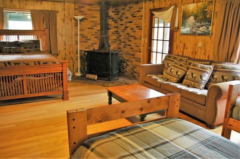 Cabana Gwin's Lodge & Roadhouse Est. 1952