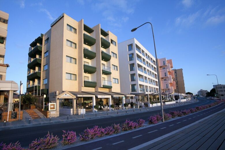 Costantiana Beach Hotel Apartments