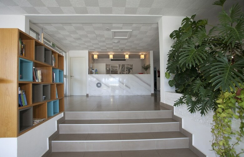 Costantiana Beach Hotel Apartments