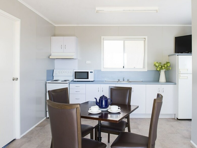 Posada Saltbush Retreat