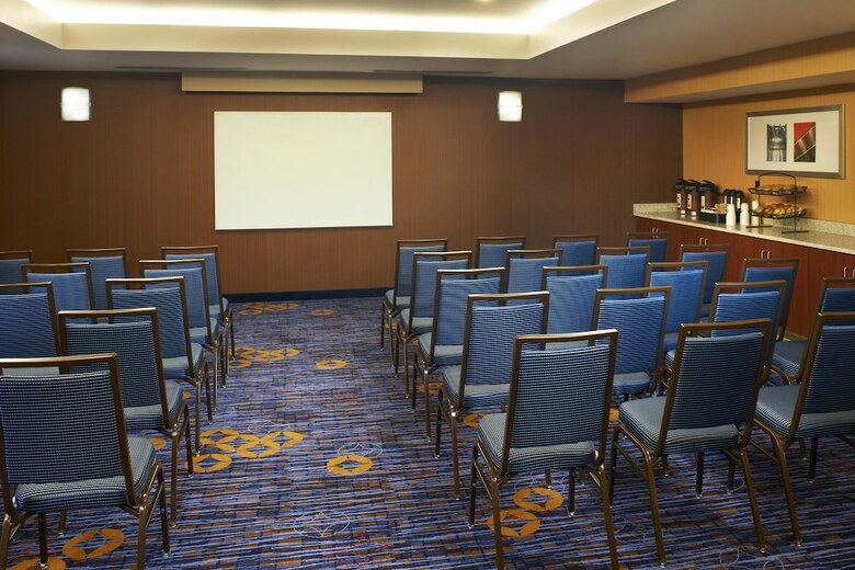 Hotel Courtyard By Marriott Cleveland Airport North