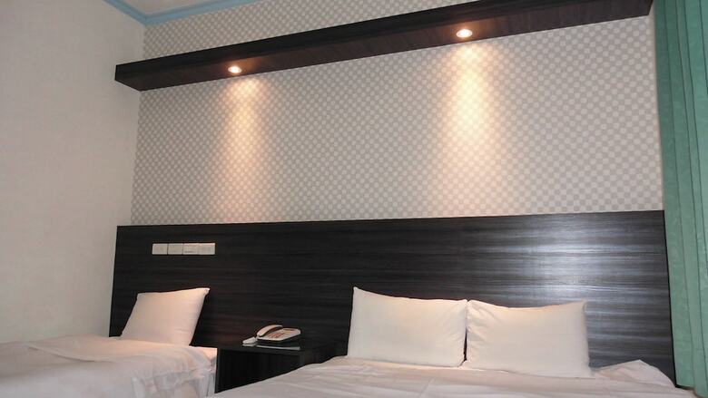 Modern Plaza Hotel