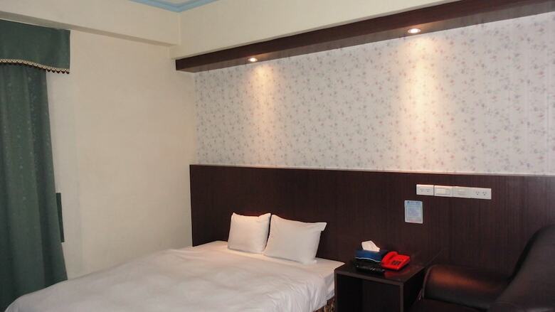 Modern Plaza Hotel