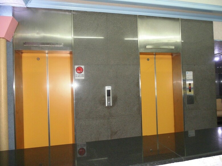 Modern Plaza Hotel