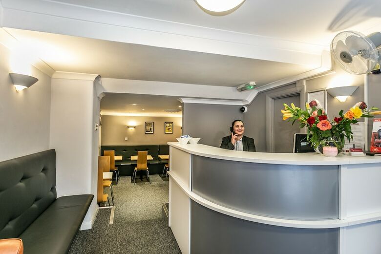 Victoria Station Hotel