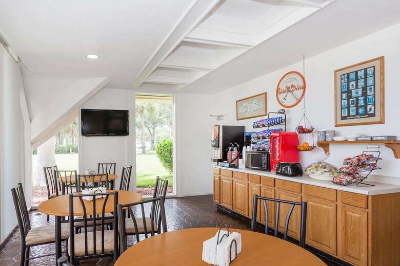 Hotel Howard Johnson By Wyndham Vero Beach / Downtown