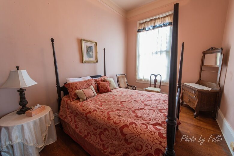 Bed & Breakfast Degas House
