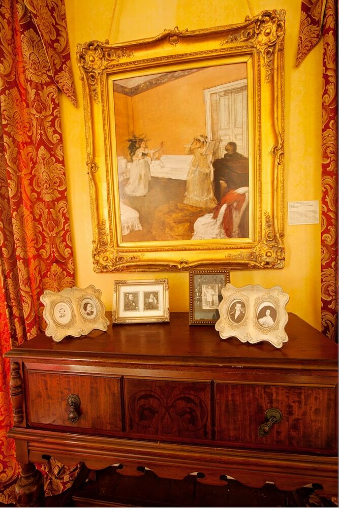Bed & Breakfast Degas House