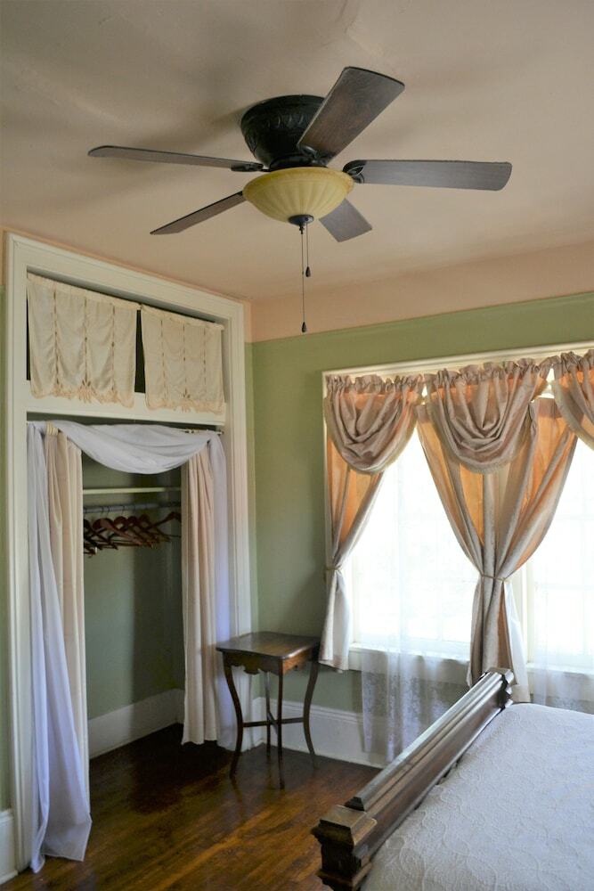 Bed & Breakfast Degas House