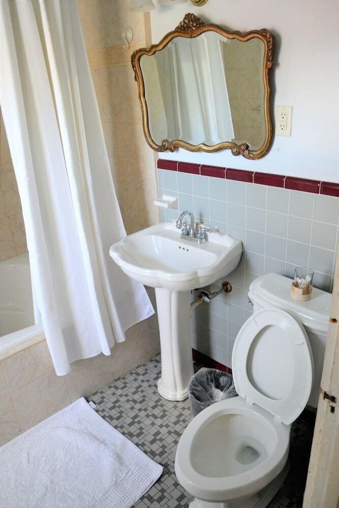 Bed & Breakfast Degas House