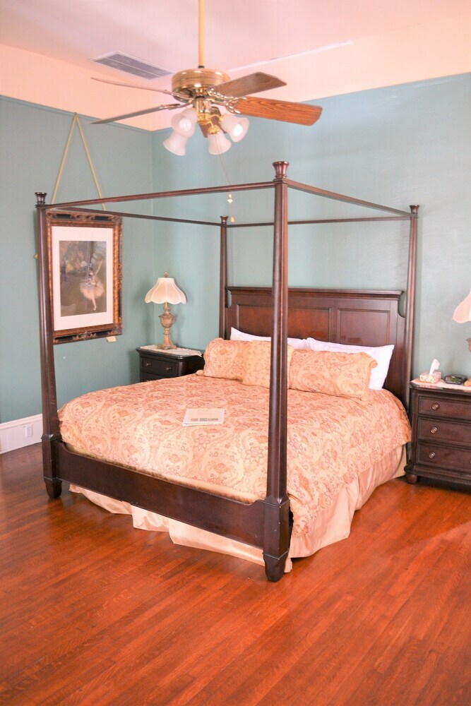 Bed & Breakfast Degas House