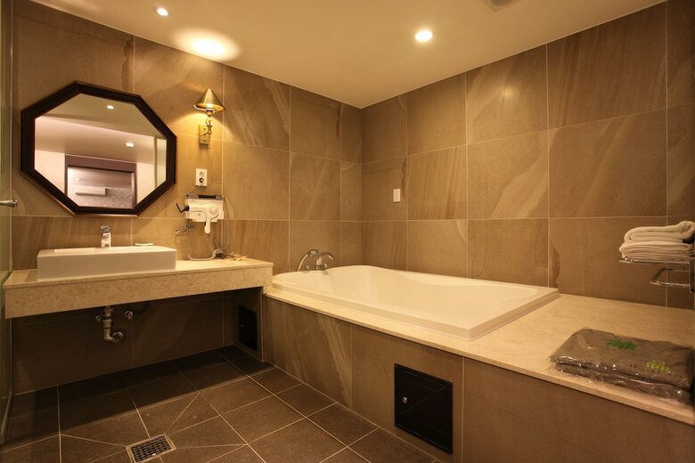 Lin Hotel