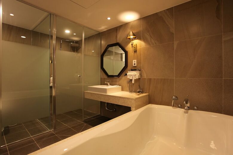 Lin Hotel