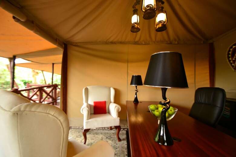 Kiboko Luxury Camp