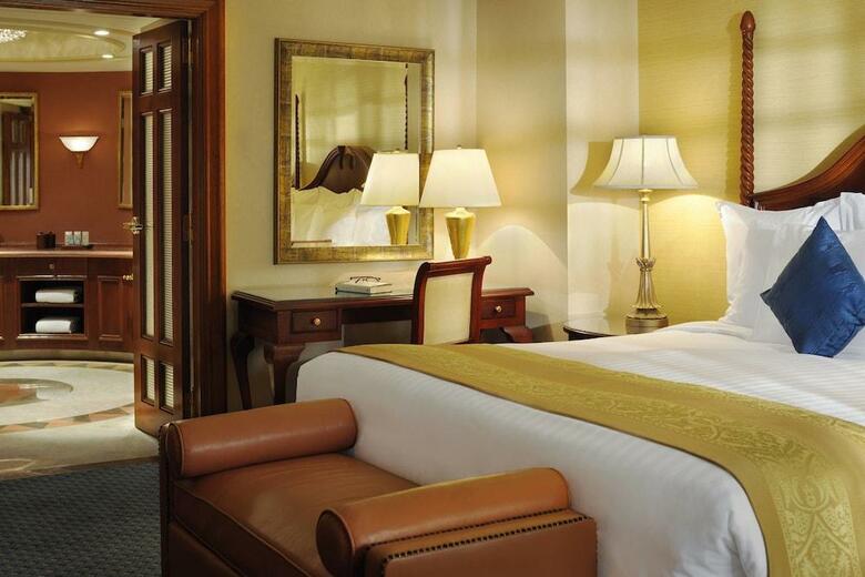 Cairo Marriott Hotel & Omar Khayyam Casino