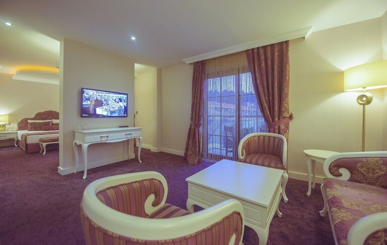 Han Deluxe Hotel