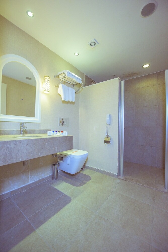 Han Deluxe Hotel