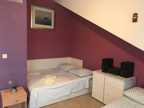 Divna Apartments And Rooms