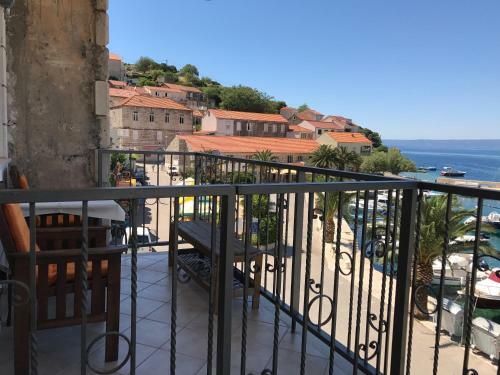 Divna Apartments And Rooms