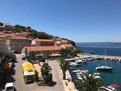 Divna Apartments And Rooms