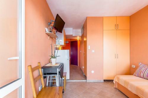 Divna Apartments And Rooms