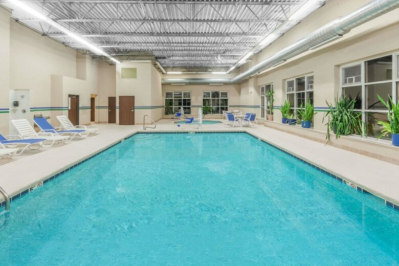 Hotel Baymont By Wyndham Grand Rapids N/walker